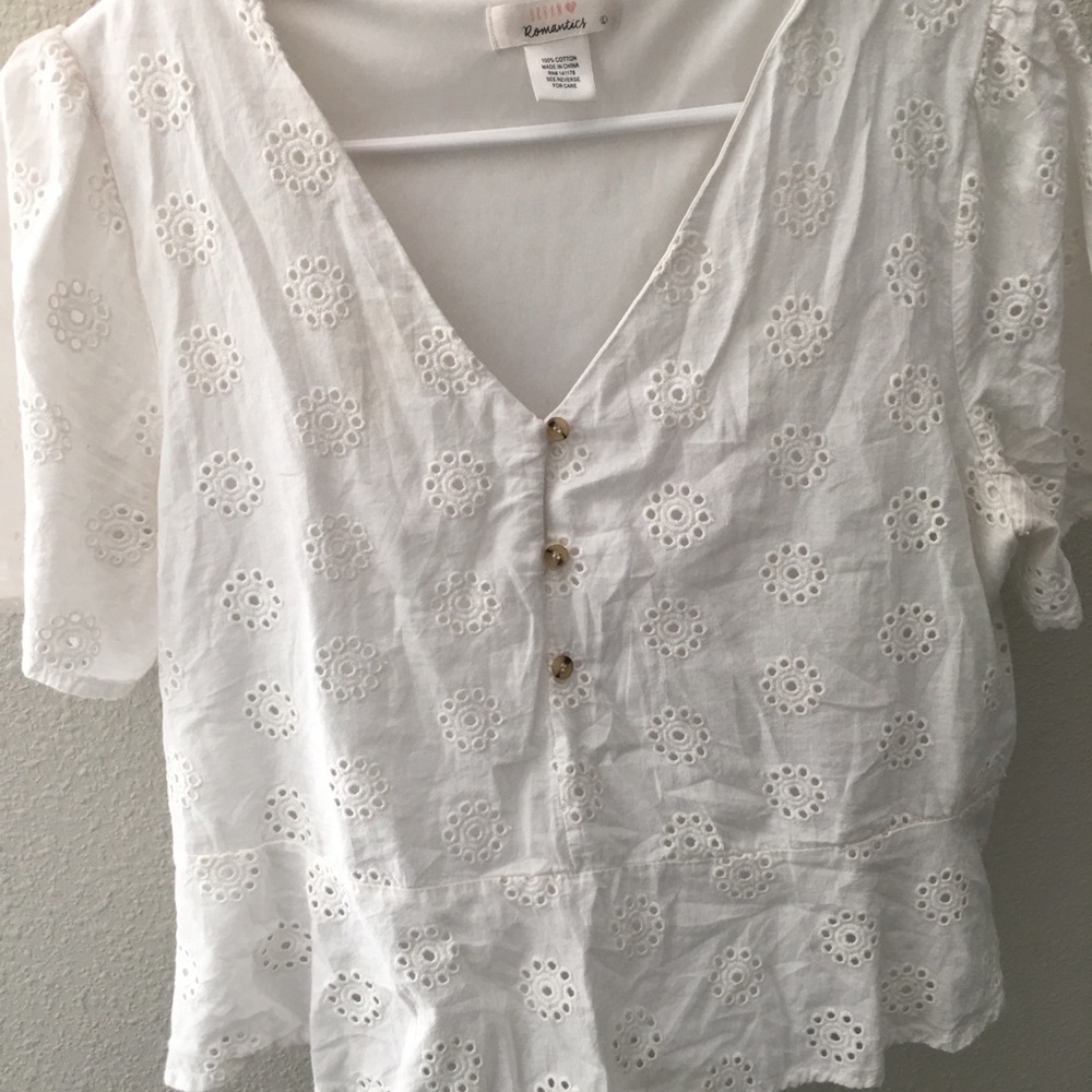 White crop top blouse